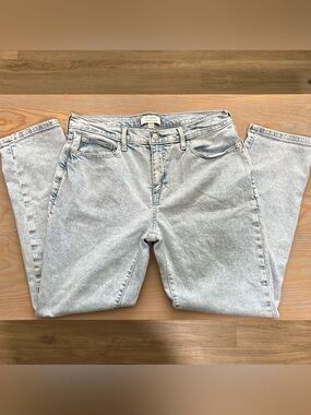 Banana Republic Girlfriend Mid rise jeans size 30 in light wash